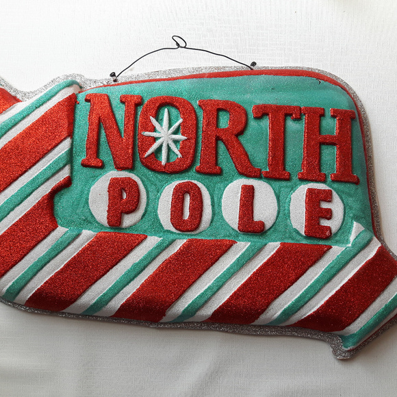 North Pole Sign Sparkle Vintage Wall Hanging Door Hanging LARGE - Picture 1 of 3